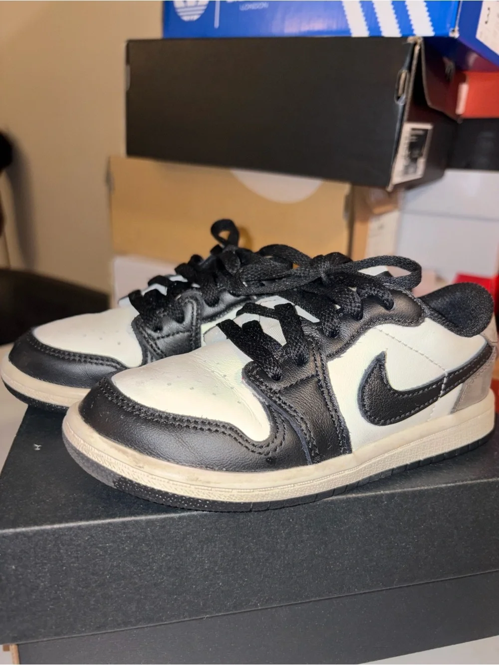 Unisex Jordan low ones